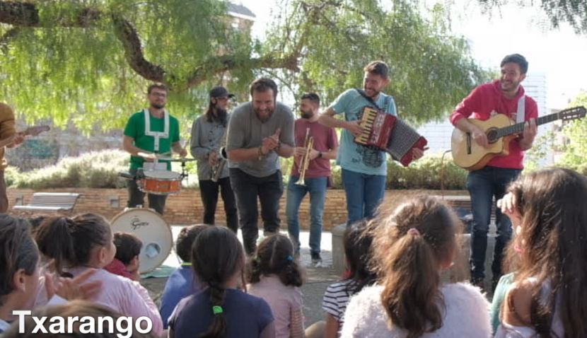 Tràiler. Documental Gavina. Fent volar els infants del Raval i del món 