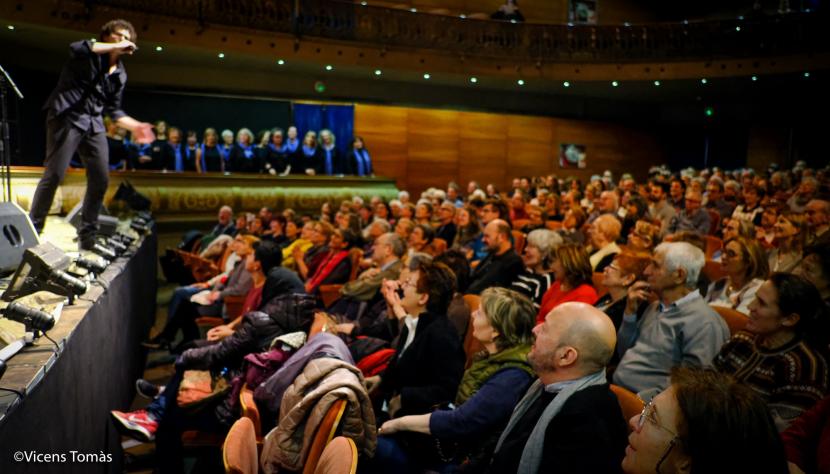 El teatre Romea vibra amb el grup Gospel 4 Cors